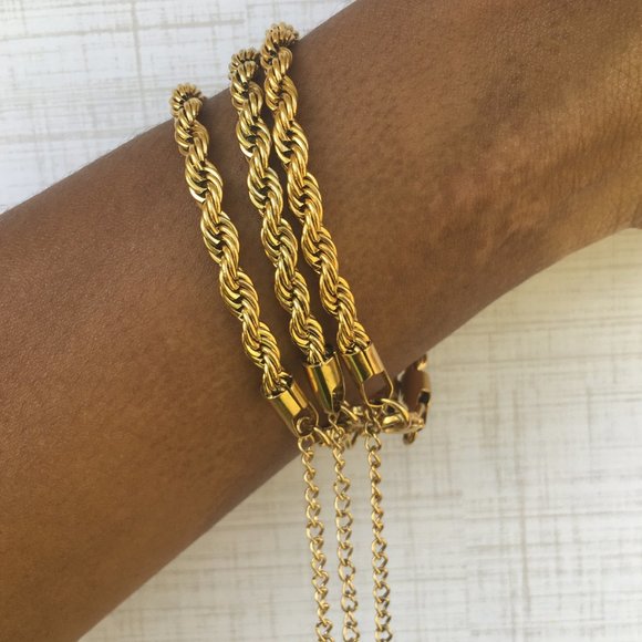 Twisted 18K Gold Chain Bracelet - Picture 3 of 12